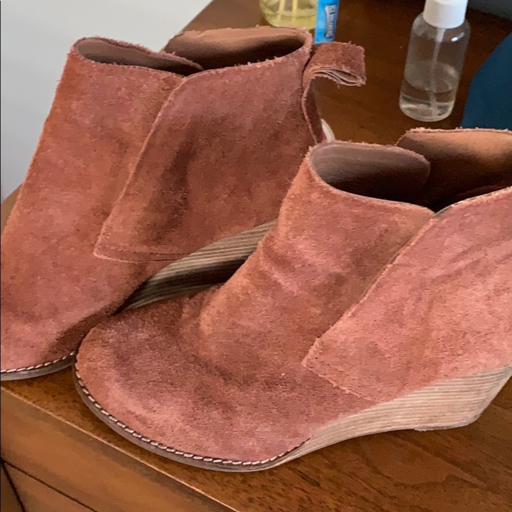 Suede wedges like new